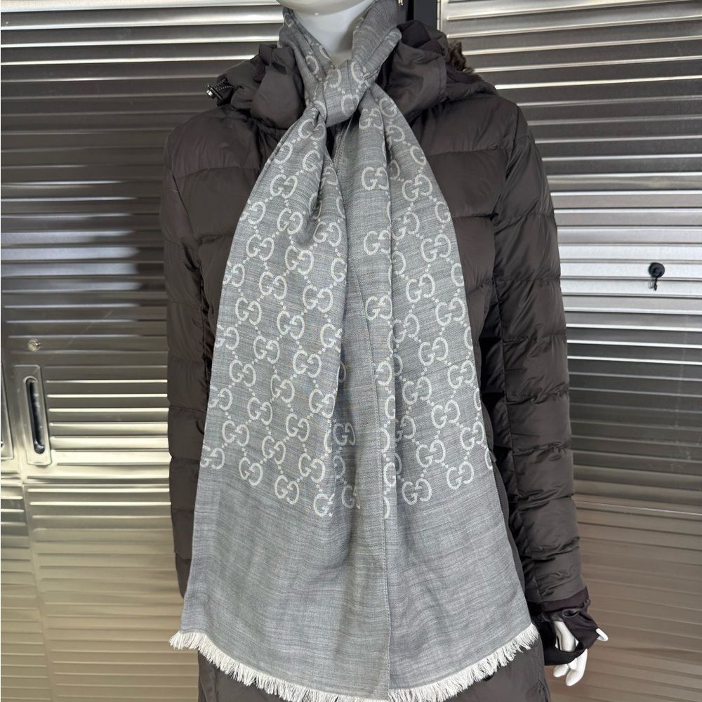 Gucci NWT Gray Monogram GG Wool/Silk Fringe Patterned Scarf 165904